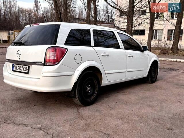 Белый Опель Астра, объемом двигателя 1.7 л и пробегом 301 тыс. км за 5400 $, фото 8 на Automoto.ua