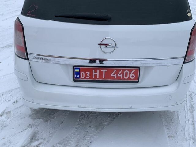 Белый Опель Астра, объемом двигателя 1.6 л и пробегом 220 тыс. км за 5500 $, фото 1 на Automoto.ua