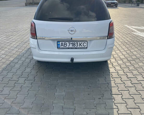 Белый Опель Астра, объемом двигателя 1.69 л и пробегом 224 тыс. км за 5300 $, фото 4 на Automoto.ua
