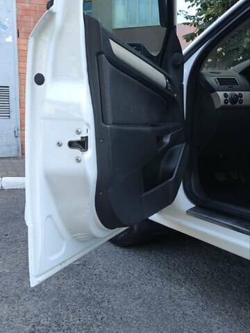 Белый Опель Астра, объемом двигателя 1.7 л и пробегом 295 тыс. км за 5500 $, фото 10 на Automoto.ua