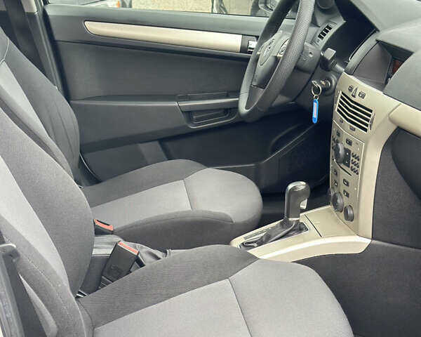 Белый Опель Астра, объемом двигателя 1.8 л и пробегом 203 тыс. км за 6450 $, фото 17 на Automoto.ua