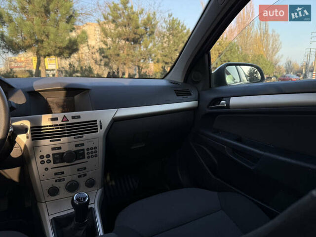 Білий Опель Астра, об'ємом двигуна 1.6 л та пробігом 220 тис. км за 6600 $, фото 29 на Automoto.ua
