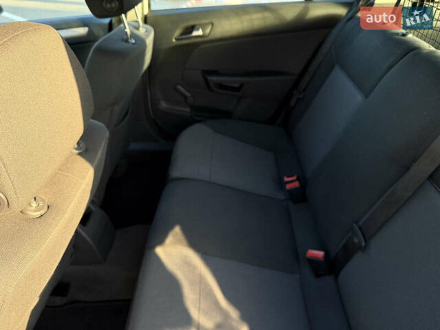 Білий Опель Астра, об'ємом двигуна 1.6 л та пробігом 220 тис. км за 6600 $, фото 26 на Automoto.ua