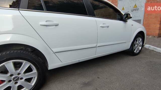 Белый Опель Астра, объемом двигателя 1.7 л и пробегом 295 тыс. км за 5500 $, фото 3 на Automoto.ua