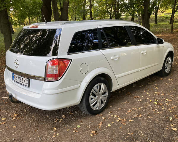 Белый Опель Астра, объемом двигателя 1.69 л и пробегом 224 тыс. км за 5300 $, фото 15 на Automoto.ua