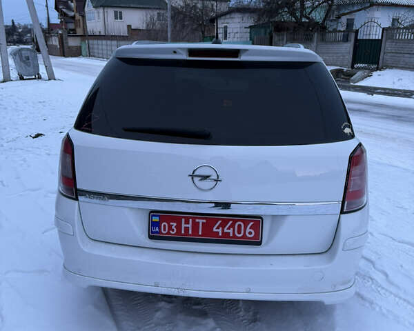 Белый Опель Астра, объемом двигателя 1.6 л и пробегом 219 тыс. км за 5750 $, фото 4 на Automoto.ua