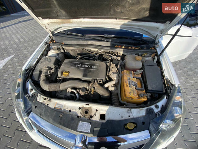 Белый Опель Астра, объемом двигателя 1.69 л и пробегом 224 тыс. км за 5300 $, фото 10 на Automoto.ua