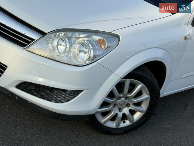 Білий Опель Астра, об'ємом двигуна 1.6 л та пробігом 220 тис. км за 6600 $, фото 2 на Automoto.ua