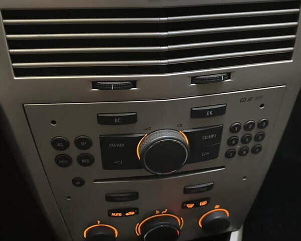 Белый Опель Астра, объемом двигателя 1.69 л и пробегом 224 тыс. км за 5300 $, фото 18 на Automoto.ua