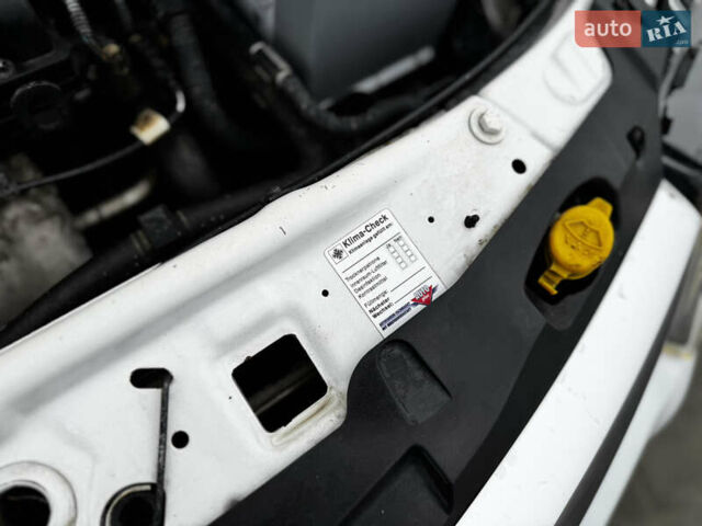 Белый Опель Астра, объемом двигателя 1.8 л и пробегом 166 тыс. км за 5750 $, фото 55 на Automoto.ua