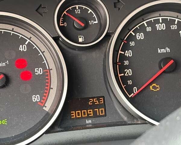 Белый Опель Астра, объемом двигателя 1.7 л и пробегом 301 тыс. км за 5400 $, фото 9 на Automoto.ua