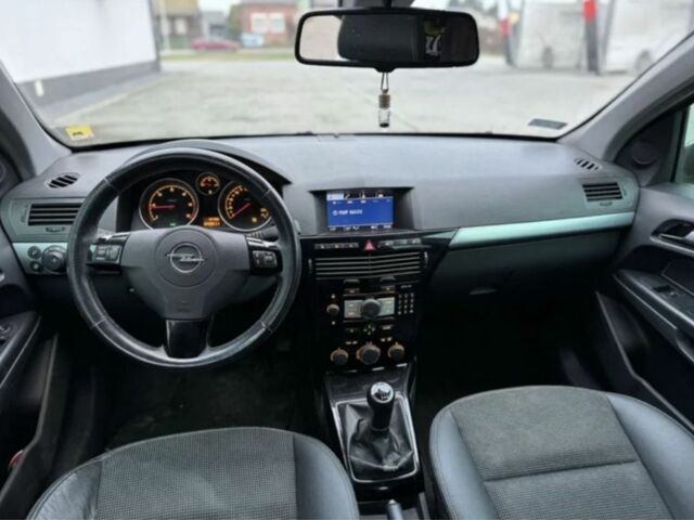 Белый Опель Астра, объемом двигателя 1.7 л и пробегом 324 тыс. км за 2150 $, фото 6 на Automoto.ua