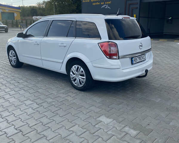 Белый Опель Астра, объемом двигателя 1.69 л и пробегом 224 тыс. км за 5300 $, фото 3 на Automoto.ua