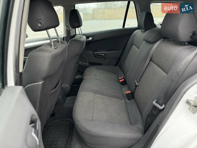 Белый Опель Астра, объемом двигателя 1.8 л и пробегом 166 тыс. км за 5750 $, фото 46 на Automoto.ua