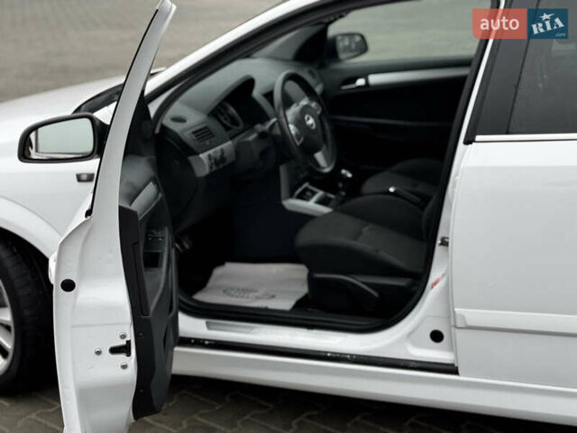 Белый Опель Астра, объемом двигателя 1.8 л и пробегом 166 тыс. км за 5750 $, фото 27 на Automoto.ua