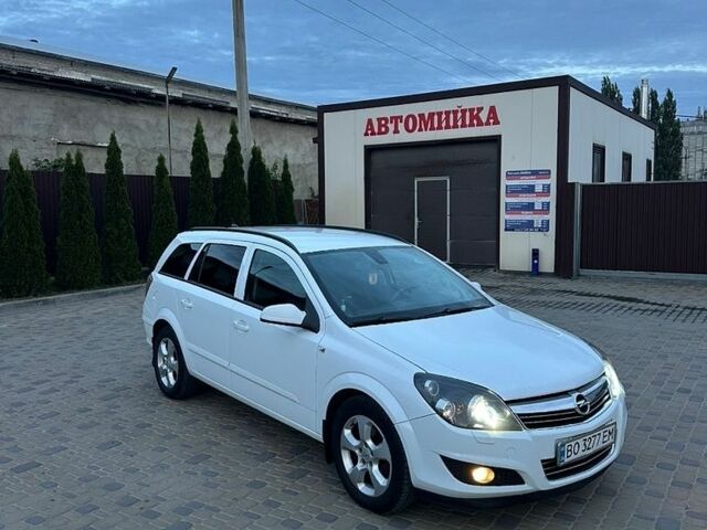 Белый Опель Астра, объемом двигателя 1.69 л и пробегом 364 тыс. км за 3899 $, фото 1 на Automoto.ua