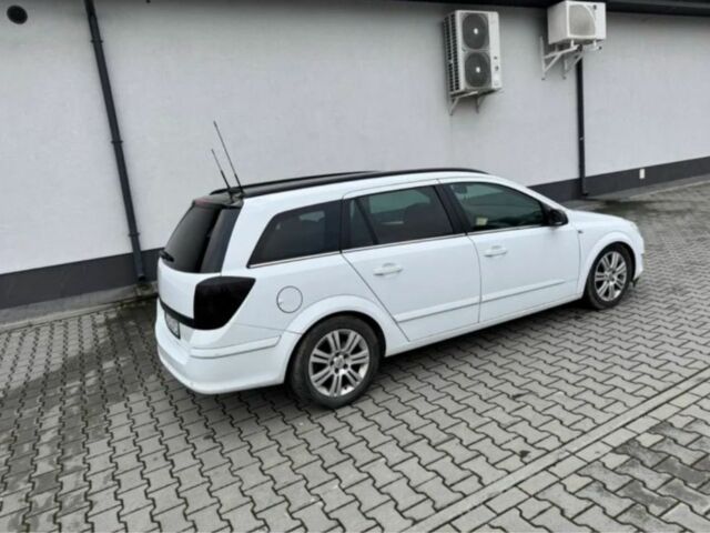 Белый Опель Астра, объемом двигателя 1.7 л и пробегом 324 тыс. км за 2150 $, фото 3 на Automoto.ua