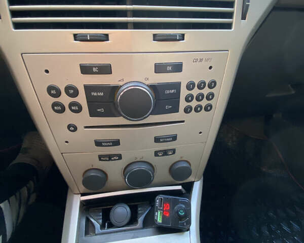 Белый Опель Астра, объемом двигателя 1.69 л и пробегом 224 тыс. км за 5300 $, фото 11 на Automoto.ua