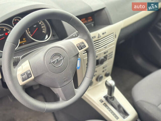 Белый Опель Астра, объемом двигателя 1.8 л и пробегом 203 тыс. км за 6450 $, фото 12 на Automoto.ua