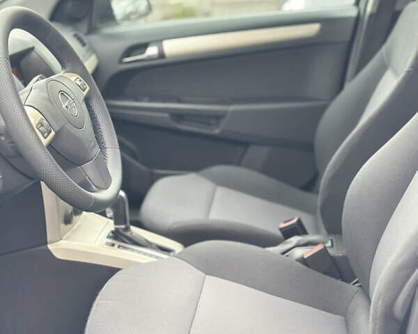 Белый Опель Астра, объемом двигателя 1.8 л и пробегом 203 тыс. км за 6450 $, фото 8 на Automoto.ua