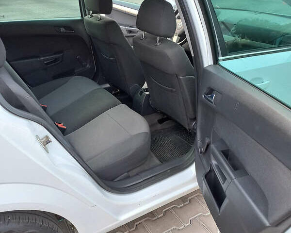 Білий Опель Астра, об'ємом двигуна 1.6 л та пробігом 230 тис. км за 5950 $, фото 12 на Automoto.ua