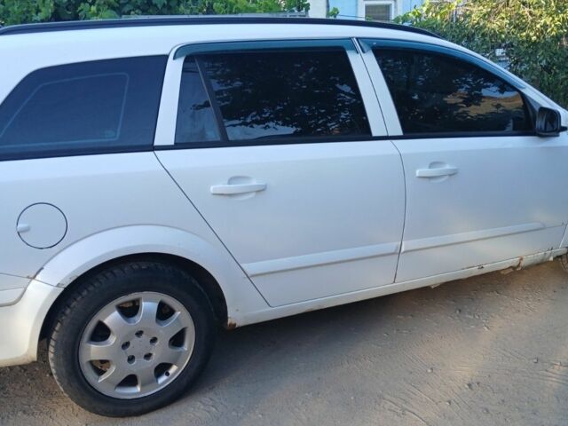 Белый Опель Астра, объемом двигателя 1.7 л и пробегом 283 тыс. км за 4100 $, фото 2 на Automoto.ua