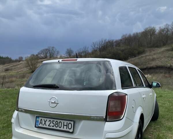 Белый Опель Астра, объемом двигателя 1.7 л и пробегом 318 тыс. км за 5600 $, фото 6 на Automoto.ua