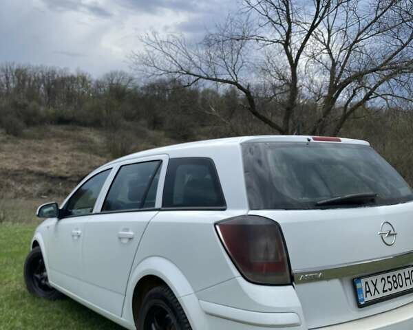 Белый Опель Астра, объемом двигателя 1.7 л и пробегом 318 тыс. км за 5600 $, фото 3 на Automoto.ua