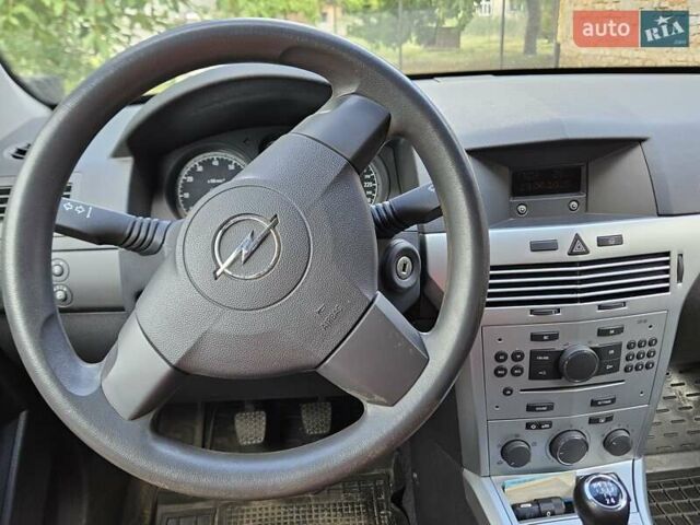 Белый Опель Астра, объемом двигателя 1.4 л и пробегом 212 тыс. км за 4700 $, фото 5 на Automoto.ua