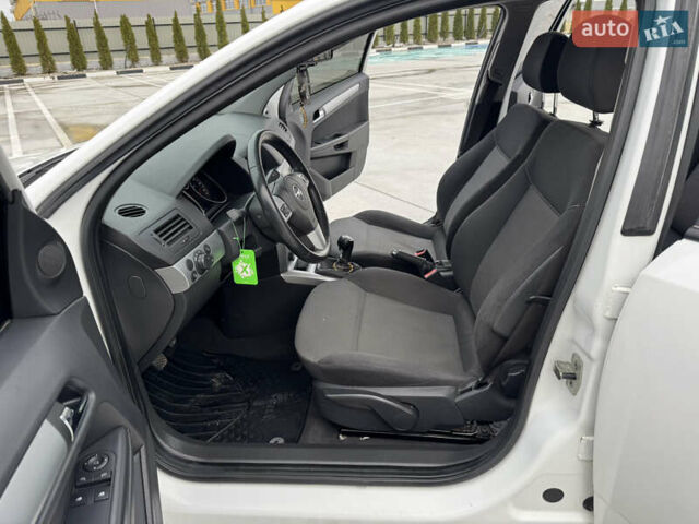 Белый Опель Астра, объемом двигателя 1.7 л и пробегом 306 тыс. км за 4999 $, фото 21 на Automoto.ua