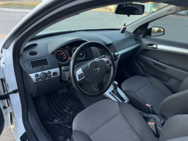 Білий Опель Астра, об'ємом двигуна 1.8 л та пробігом 200 тис. км за 3499 $, фото 12 на Automoto.ua