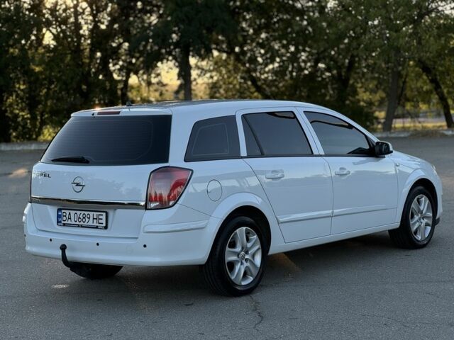 Білий Опель Астра, об'ємом двигуна 1.8 л та пробігом 200 тис. км за 3499 $, фото 3 на Automoto.ua