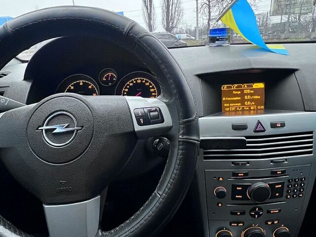 Белый Опель Астра, объемом двигателя 1.7 л и пробегом 338 тыс. км за 5350 $, фото 6 на Automoto.ua