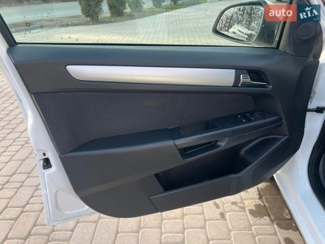 Белый Опель Астра, объемом двигателя 1.6 л и пробегом 208 тыс. км за 5500 $, фото 15 на Automoto.ua