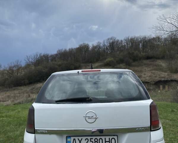 Белый Опель Астра, объемом двигателя 1.7 л и пробегом 318 тыс. км за 5600 $, фото 4 на Automoto.ua
