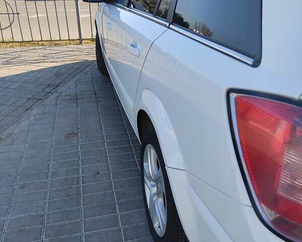 Белый Опель Астра, объемом двигателя 1.7 л и пробегом 310 тыс. км за 6500 $, фото 5 на Automoto.ua