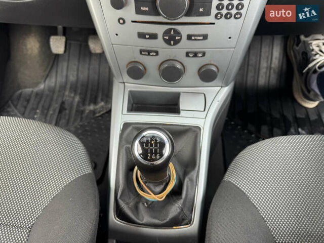 Белый Опель Астра, объемом двигателя 1.7 л и пробегом 306 тыс. км за 4999 $, фото 17 на Automoto.ua