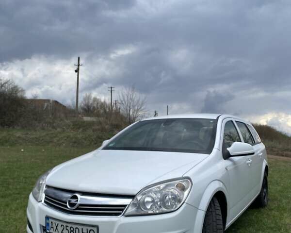 Белый Опель Астра, объемом двигателя 1.7 л и пробегом 318 тыс. км за 5600 $, фото 2 на Automoto.ua