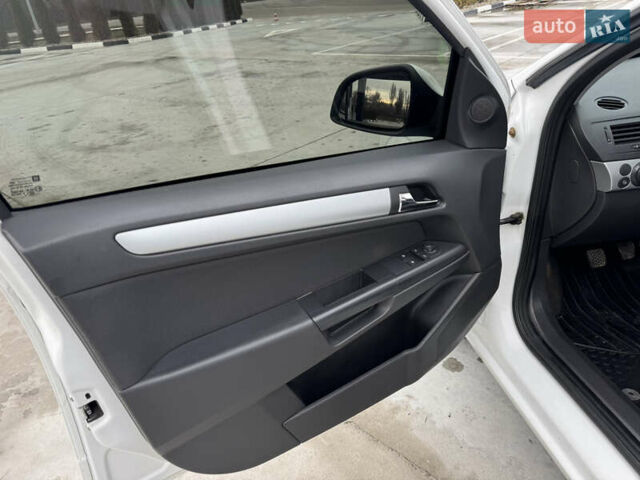 Білий Опель Астра, об'ємом двигуна 1.7 л та пробігом 306 тис. км за 4950 $, фото 17 на Automoto.ua