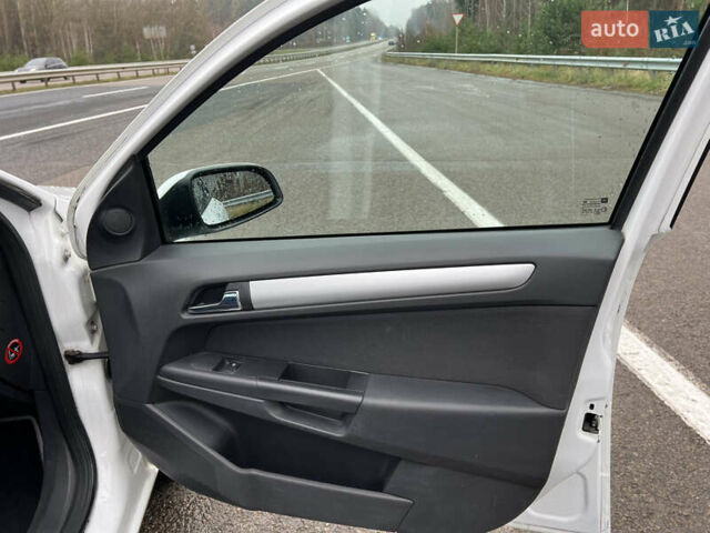 Білий Опель Астра, об'ємом двигуна 1.6 л та пробігом 292 тис. км за 5600 $, фото 10 на Automoto.ua