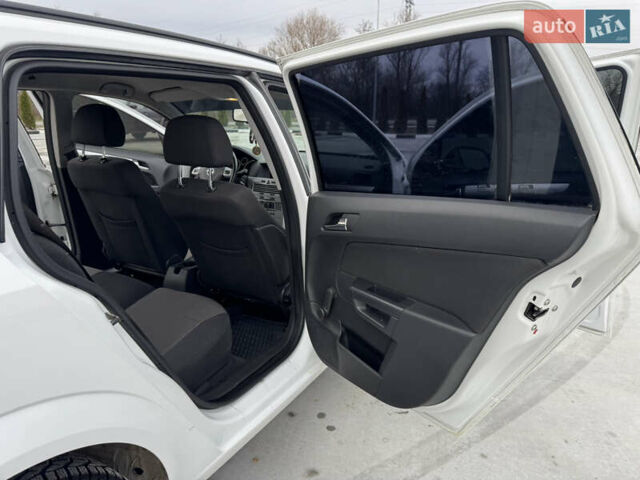 Белый Опель Астра, объемом двигателя 1.7 л и пробегом 306 тыс. км за 4999 $, фото 28 на Automoto.ua