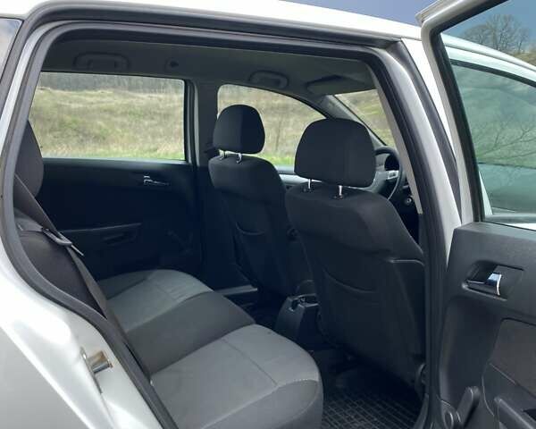 Белый Опель Астра, объемом двигателя 1.7 л и пробегом 318 тыс. км за 5600 $, фото 7 на Automoto.ua