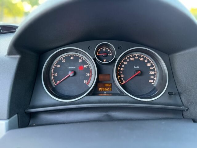 Білий Опель Астра, об'ємом двигуна 1.8 л та пробігом 200 тис. км за 3499 $, фото 13 на Automoto.ua