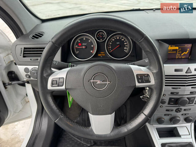 Белый Опель Астра, объемом двигателя 1.7 л и пробегом 306 тыс. км за 4999 $, фото 25 на Automoto.ua