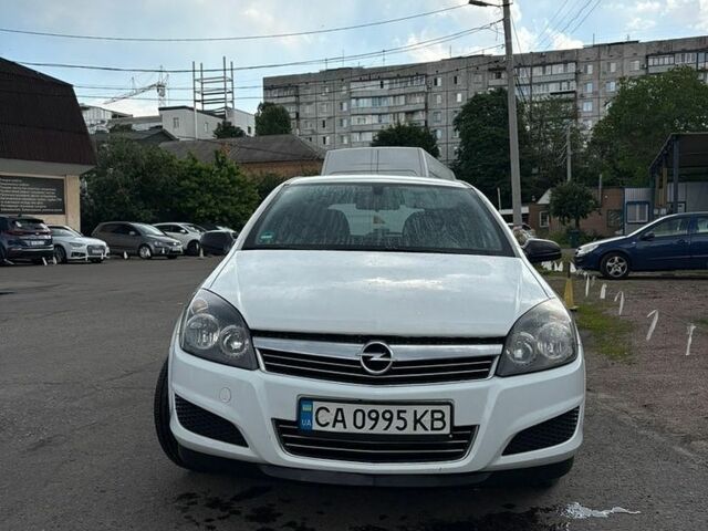Білий Опель Астра, об'ємом двигуна 1.4 л та пробігом 230 тис. км за 4500 $, фото 4 на Automoto.ua