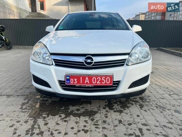 Белый Опель Астра, объемом двигателя 1.6 л и пробегом 208 тыс. км за 5500 $, фото 2 на Automoto.ua