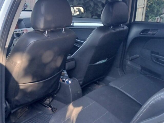 Белый Опель Астра, объемом двигателя 1.7 л и пробегом 283 тыс. км за 4100 $, фото 6 на Automoto.ua