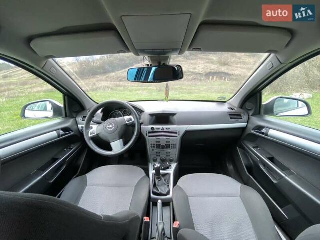 Белый Опель Астра, объемом двигателя 1.7 л и пробегом 318 тыс. км за 5600 $, фото 9 на Automoto.ua