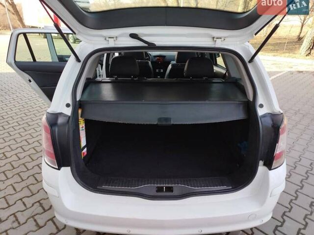 Белый Опель Астра, объемом двигателя 1.7 л и пробегом 195 тыс. км за 5500 $, фото 27 на Automoto.ua