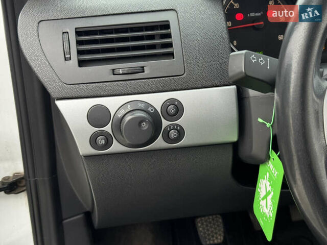 Белый Опель Астра, объемом двигателя 1.7 л и пробегом 306 тыс. км за 4999 $, фото 23 на Automoto.ua